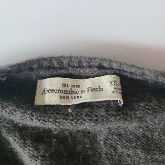 Abercrombie & Fitch women's sweater sz.XS loose fit Sequin red bows (A2) - Picture 5 of 8